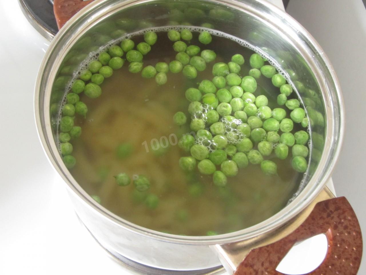 Шаг 2 приготовления Макароны с зеленым горошком и сыром