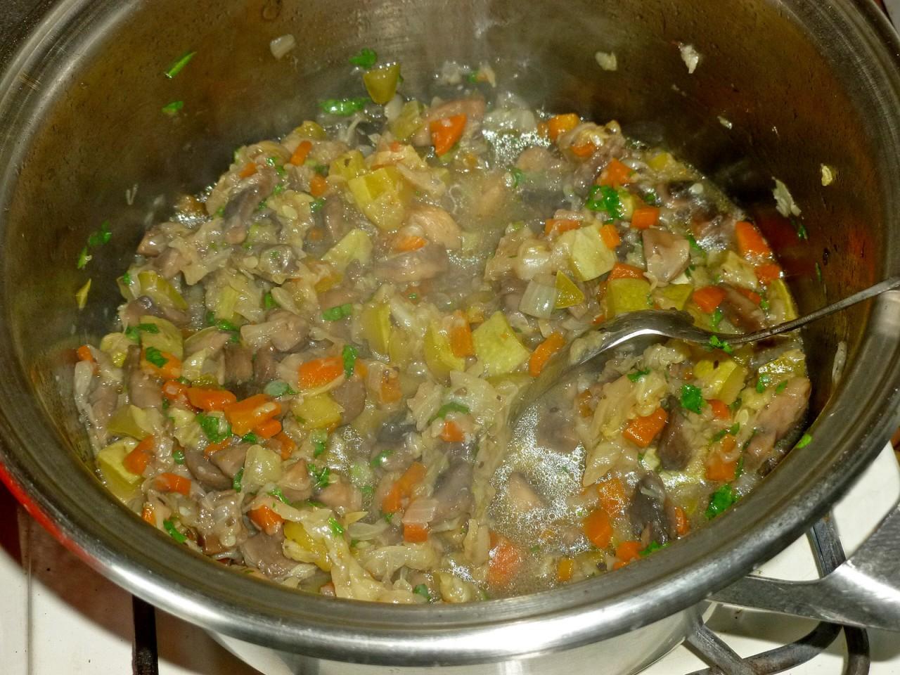Шаг 17 приготовления Овощное рагу с грибами без картошки и мяса