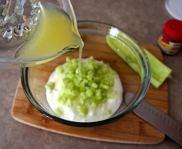 Шаг 3 приготовления Лосось по-гречески с соусом цацики