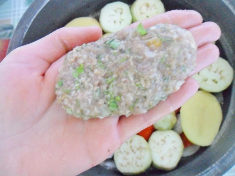 Шаг 14 приготовления Казан котлеты, котлеты в кастрюле