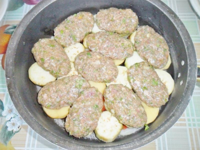 Шаг 15 приготовления Казан котлеты, котлеты в кастрюле