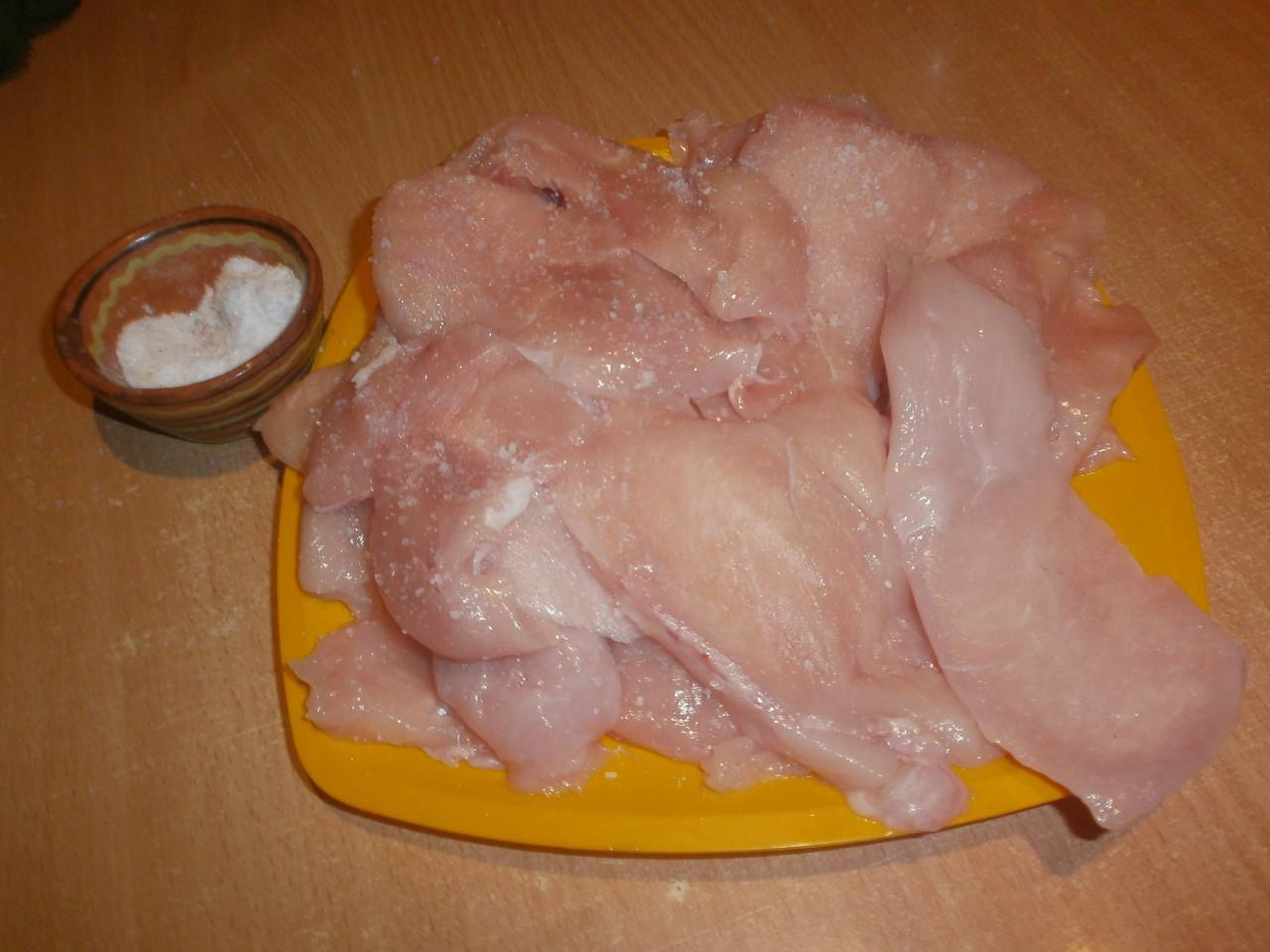 Шаг 3 приготовления Куриная грудка с яблоками в сливках
