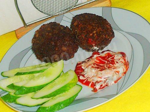 Обложка рецепта Котлеты с фаршем и картошкой в панировочных сухарях