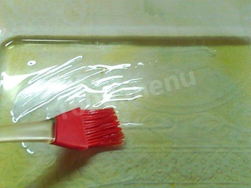 Шаг 5 приготовления Окорочка с гречкой сыром сметаной в духовке
