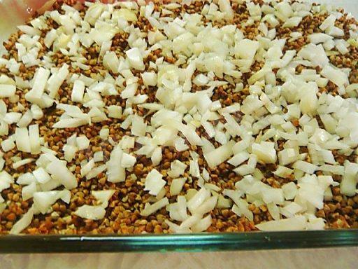 Шаг 6 приготовления Окорочка с гречкой сыром сметаной в духовке