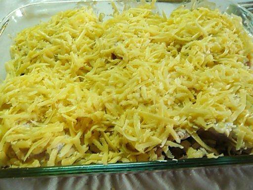 Шаг 9 приготовления Окорочка с гречкой сыром сметаной в духовке