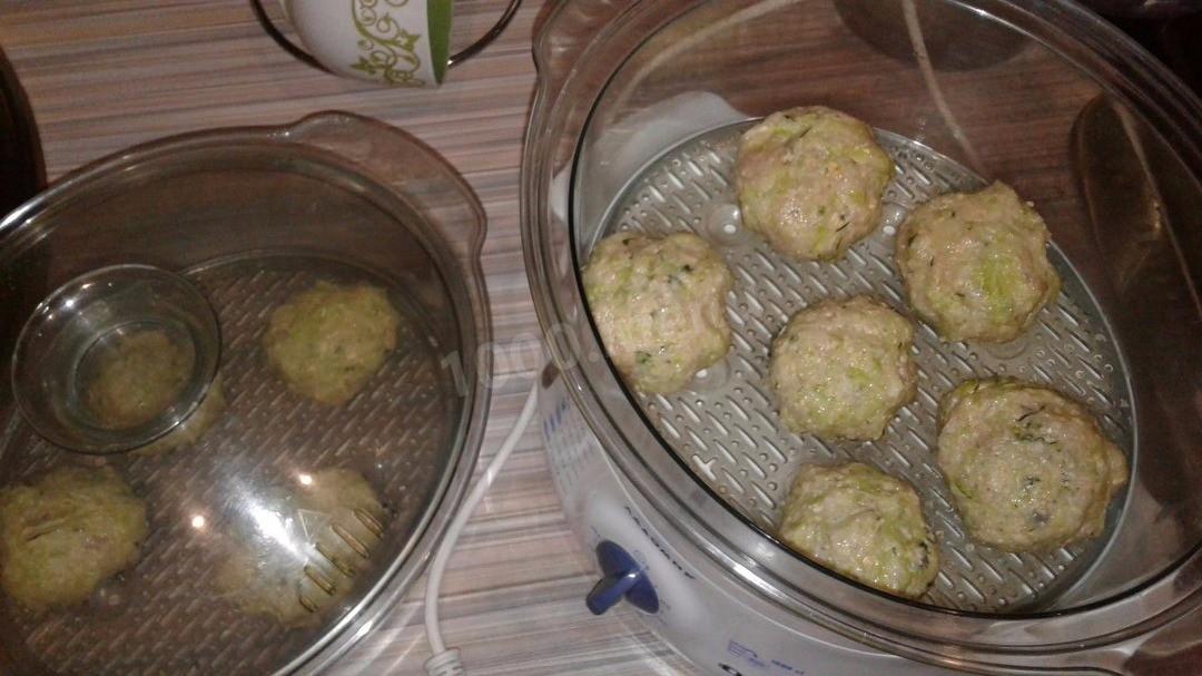 Шаг 6 приготовления Кабачково мясные котлеты в пароварке