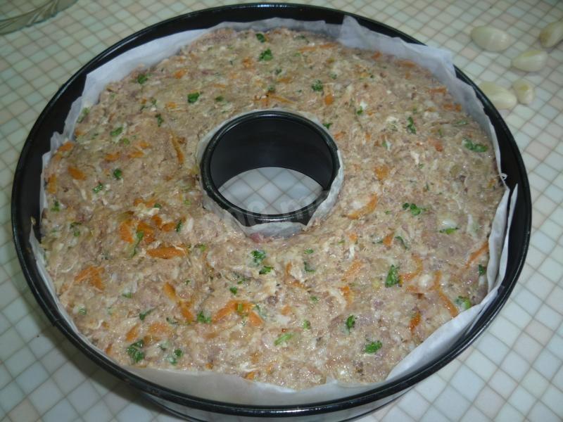 Шаг 4 приготовления Мясное пасхальное кольцо с яйцами