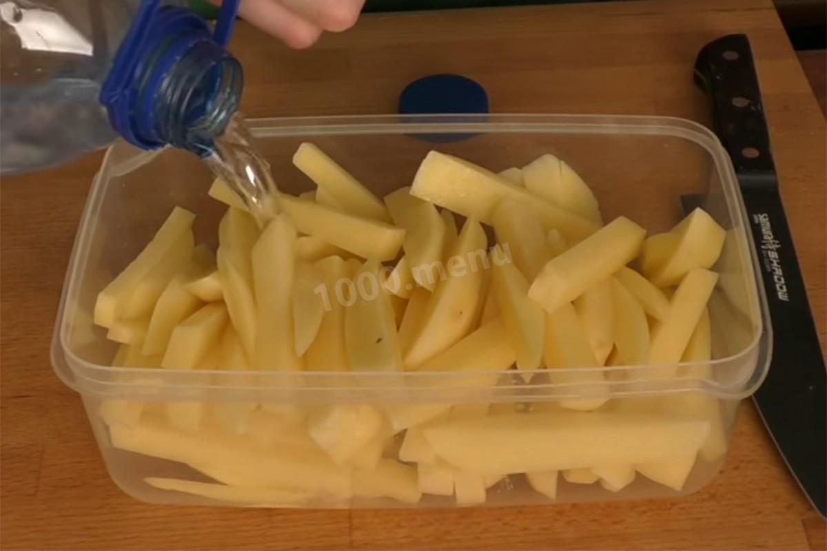 Шаг 9 приготовления Вешенки с картошкой сметаной и розмарином на сковороде