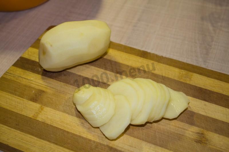 Шаг 1 приготовления Картошка с копченой курицей в духовке