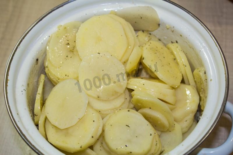 Шаг 7 приготовления Картошка с копченой курицей в духовке