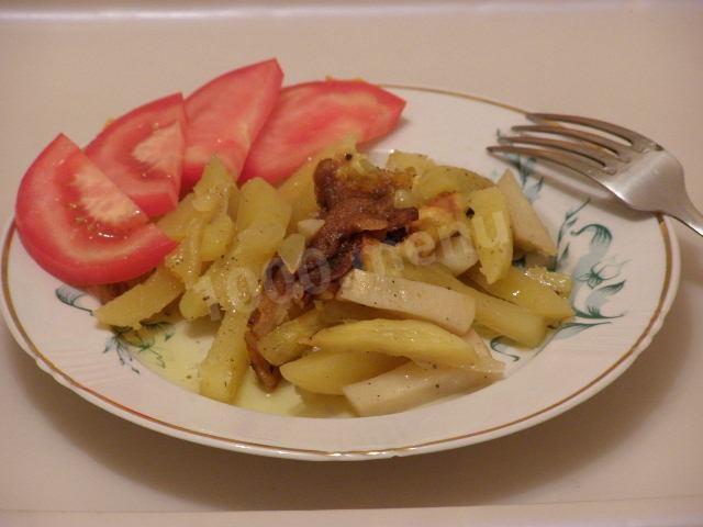 Шаг 10 приготовления Запеченный картофель в майонезе с беконом в духовке