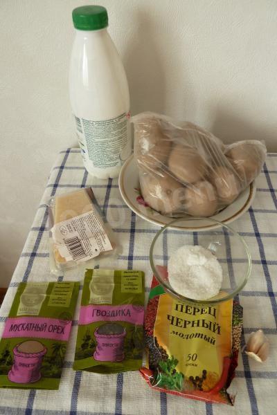 Шаг 1 приготовления Запеченный картофель в молоке