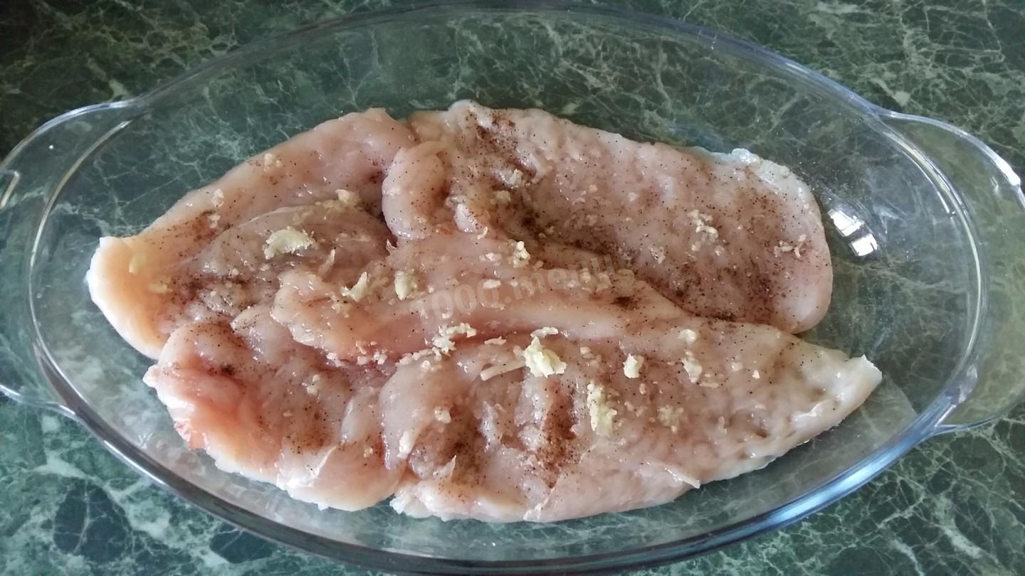 Шаг 2 приготовления Куриный стейк в духовке с овощами