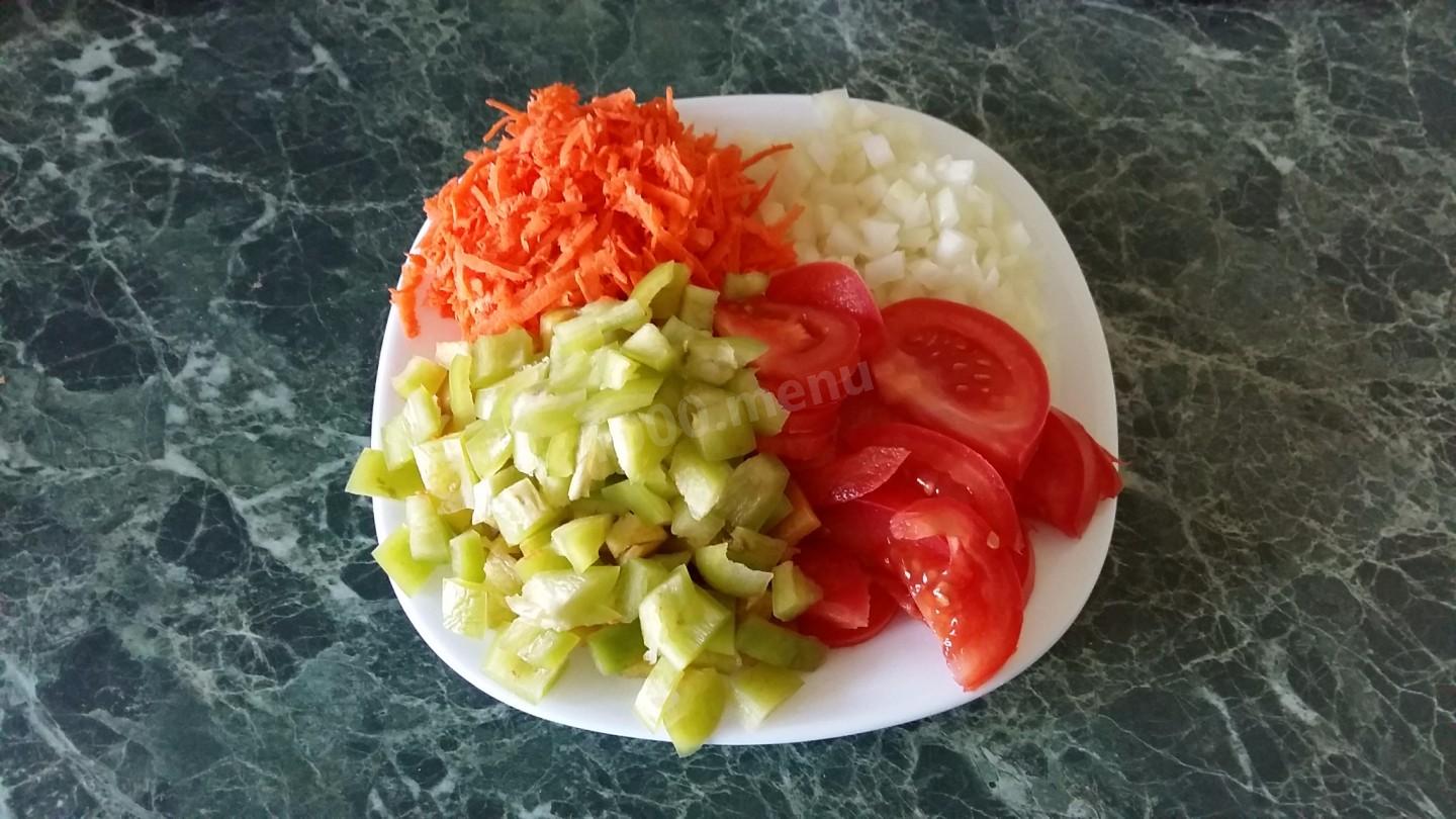 Шаг 3 приготовления Куриный стейк в духовке с овощами