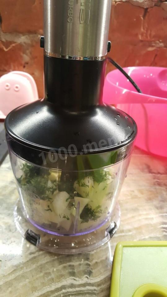 Шаг 2 приготовления Диетические котлетки из куриного фарша и творога