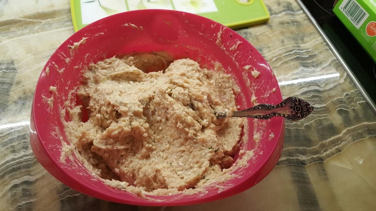 Шаг 3 приготовления Диетические котлетки из куриного фарша и творога