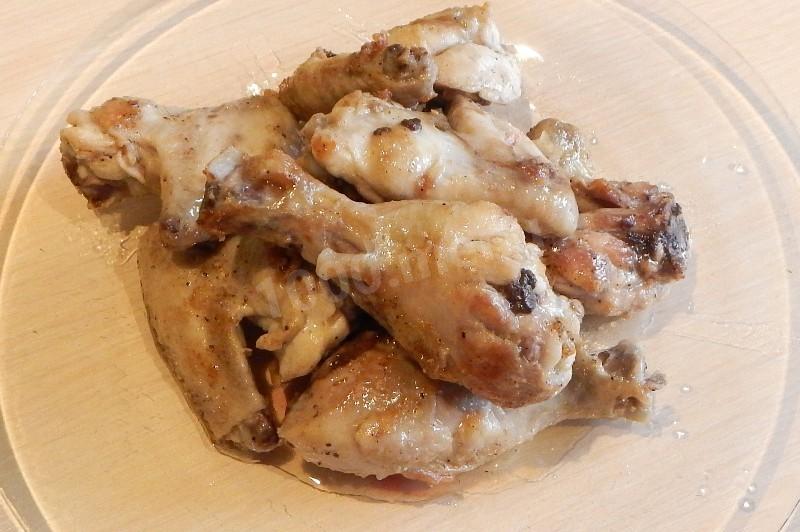 Шаг 3 приготовления Квашеная капуста тушеная с куриными голенями