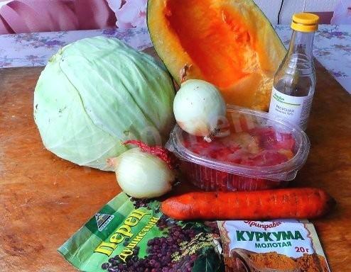 Шаг 1 приготовления Капуста тыква морковка лук тушеные с помидорами в сковороде