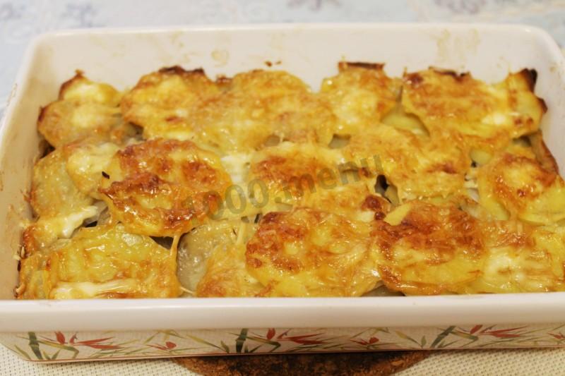 Шаг 11 приготовления Мясо с грибами картошкой и майонезом по царски в духовке