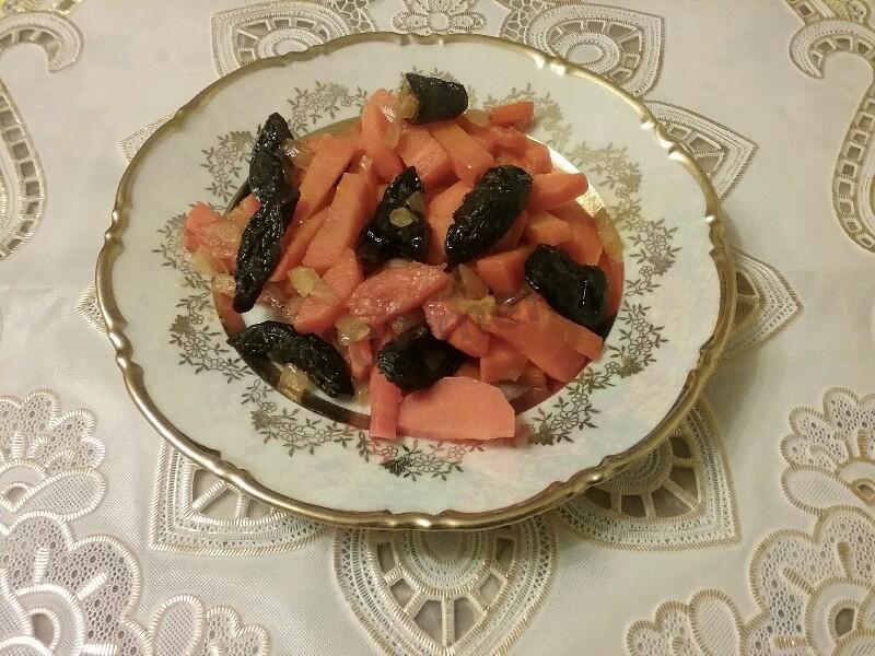 Обложка рецепта Морковь тушеная с черносливом