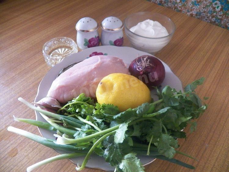 Шаг 1 приготовления Филе курицы, тушеное в сметанном соусе с зеленью