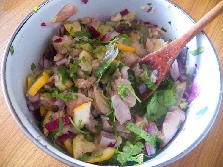 Шаг 8 приготовления Филе курицы, тушеное в сметанном соусе с зеленью