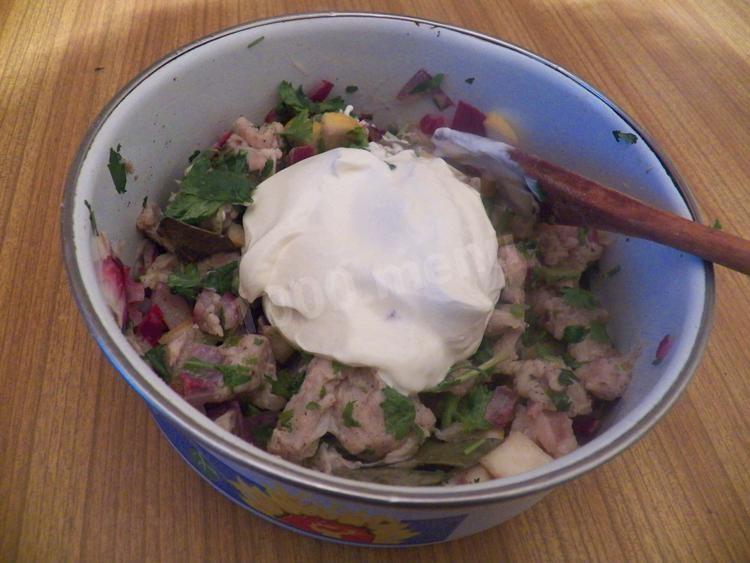 Шаг 9 приготовления Филе курицы, тушеное в сметанном соусе с зеленью