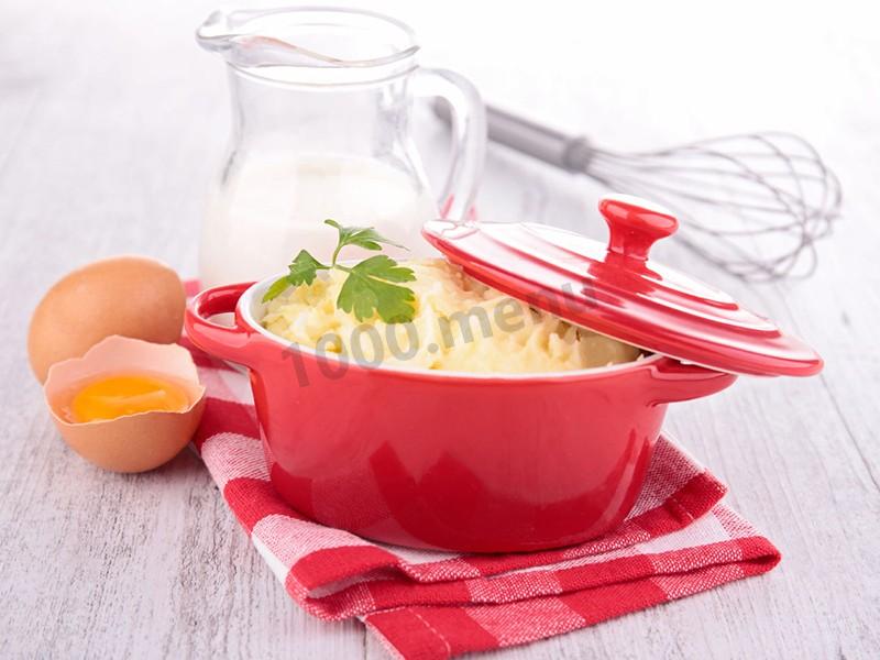 Обложка рецепта Картофельное пюре на молоке с яйцами и маслом