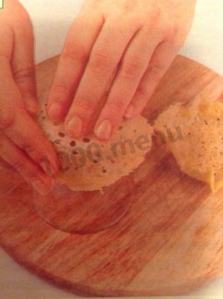 Шаг 2 приготовления Сырные корзиночки с пастой и соусом болоньезе