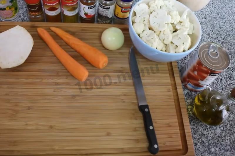 Шаг 1 приготовления Плов на пост с сельдереем и цветной капустой