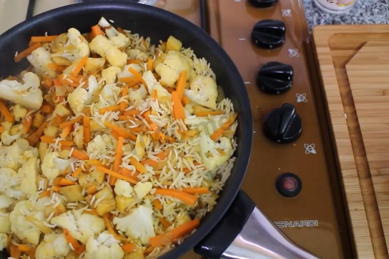 Шаг 13 приготовления Плов на пост с сельдереем и цветной капустой