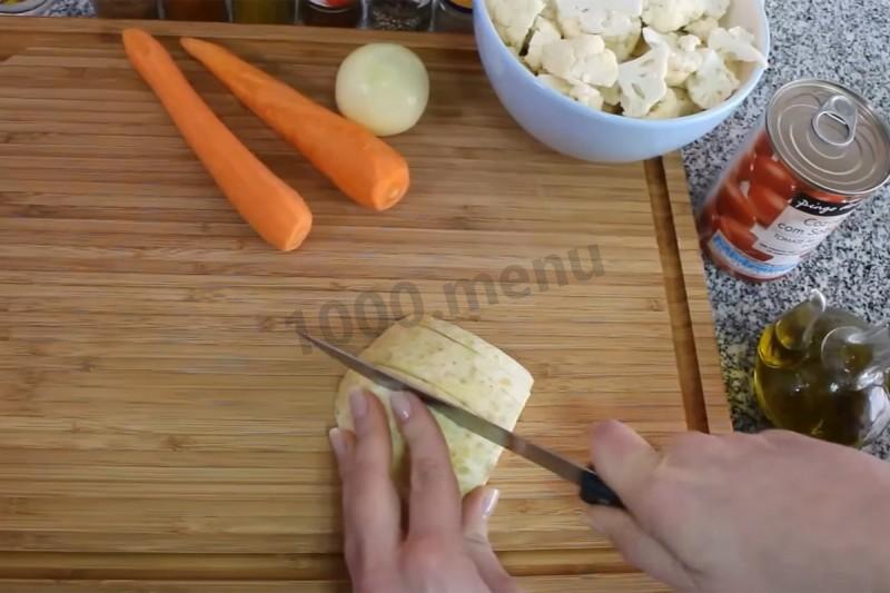 Шаг 2 приготовления Плов на пост с сельдереем и цветной капустой