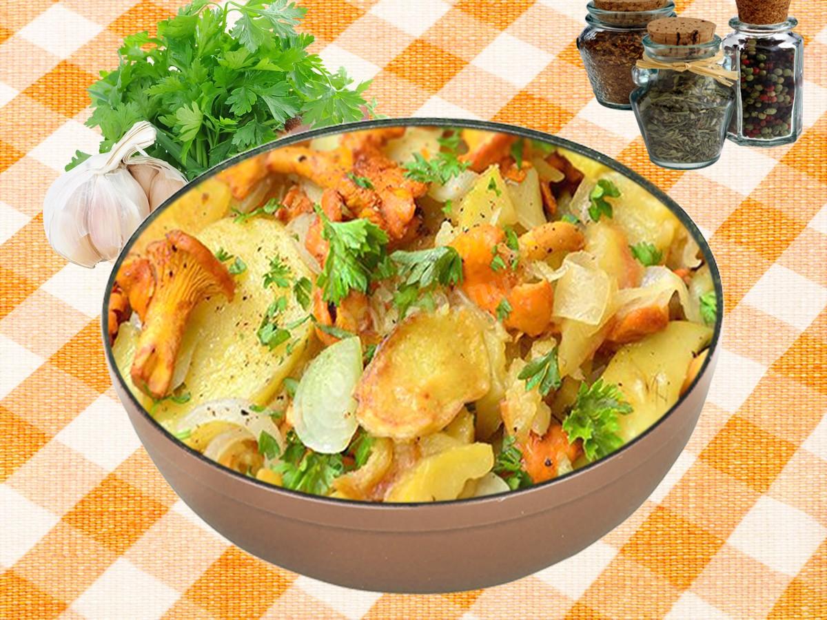 Обложка рецепта Лисички с картошкой и куриным филе