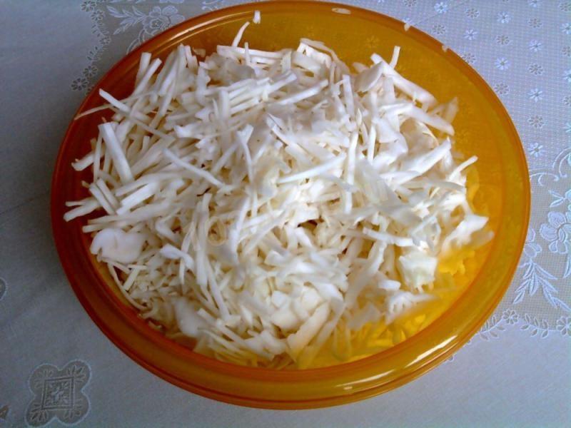 Шаг 2 приготовления Капуста тушеная с кроликом в сметане в мультиварке