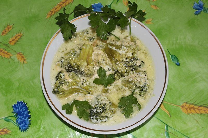 Шаг 7 приготовления Брокколи с зеленью и сыром в сливочном соусе