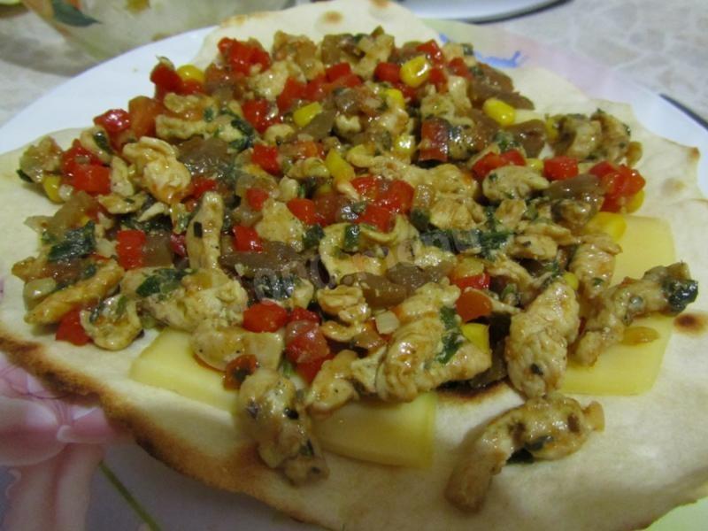 Шаг 16 приготовления Мексиканская кесадилья с курицей и сыром