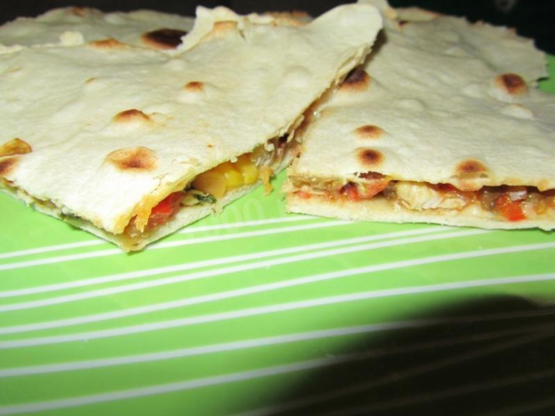 Шаг 18 приготовления Мексиканская кесадилья с курицей и сыром