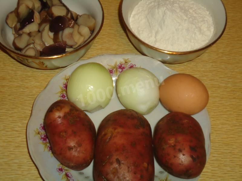 Шаг 1 приготовления Вареники картофельные с грибами