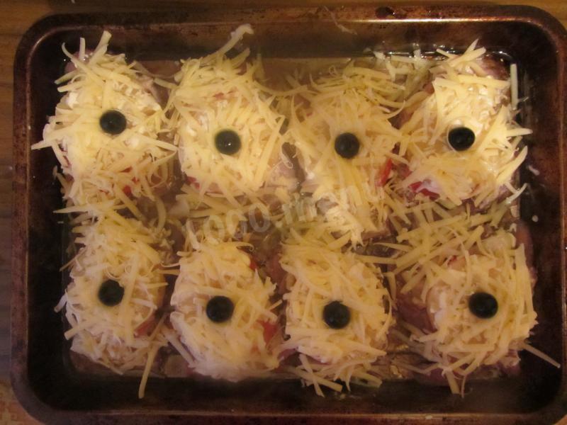 Шаг 6 приготовления Свинина с ананасами сыром майонезом