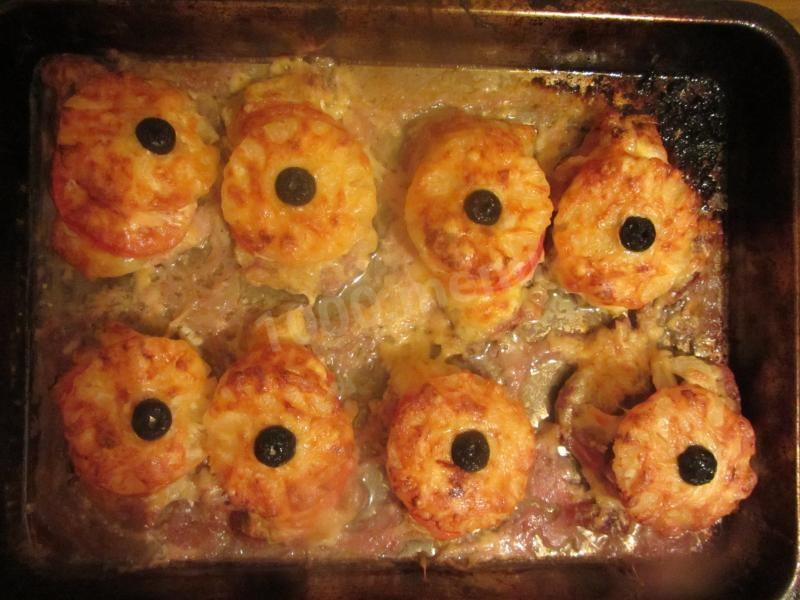 Шаг 8 приготовления Свинина с ананасами сыром майонезом