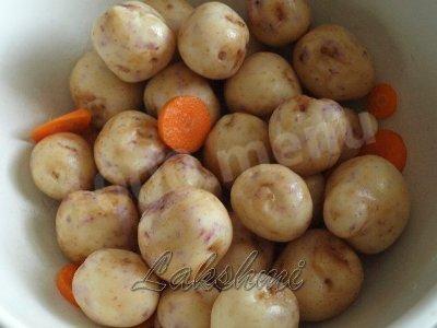 Шаг 1 приготовления Курица с картошкой и цветной капустой в духовке