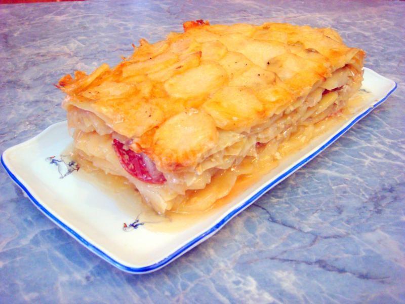 Шаг 13 приготовления Картофельная запеканка с сыром и салями