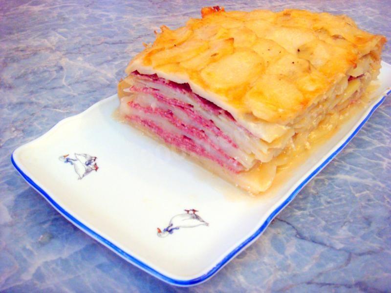 Шаг 14 приготовления Картофельная запеканка с сыром и салями