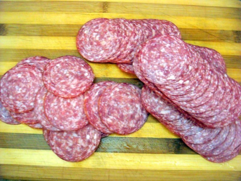 Шаг 6 приготовления Картофельная запеканка с сыром и салями