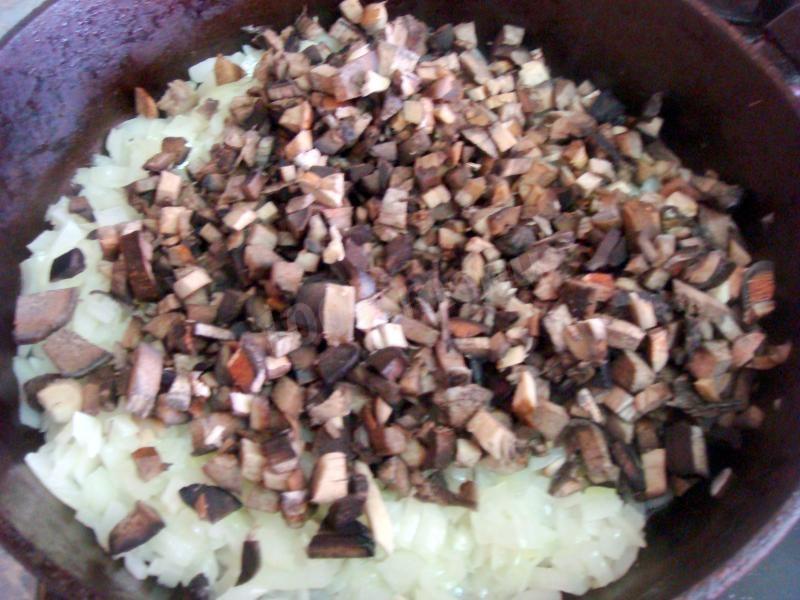 Шаг 11 приготовления Беляши на воде с мясом и грибами