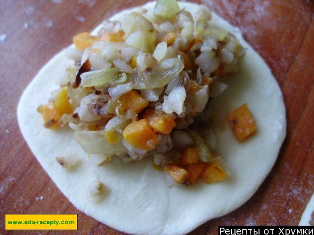 Шаг 7 приготовления Вкусные вареники с гречкой и овощами