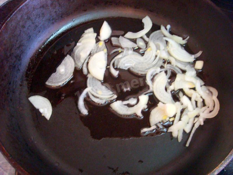 Шаг 5 приготовления Птичье гнездо из макарон на сковороде