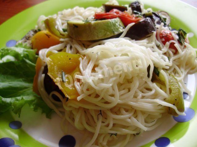 Обложка рецепта Лапша кукси с запеченными овощами