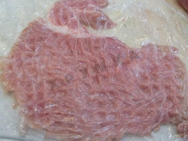 Шаг 1 приготовления Свинина с луком и мускатным орехом в сметане
